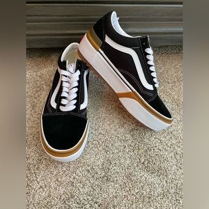NWOT VANS Old Skool platform sneakers